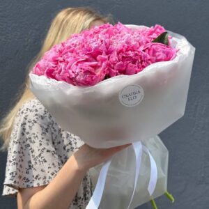 Букет из 15 розовых пионов "Жакорма"