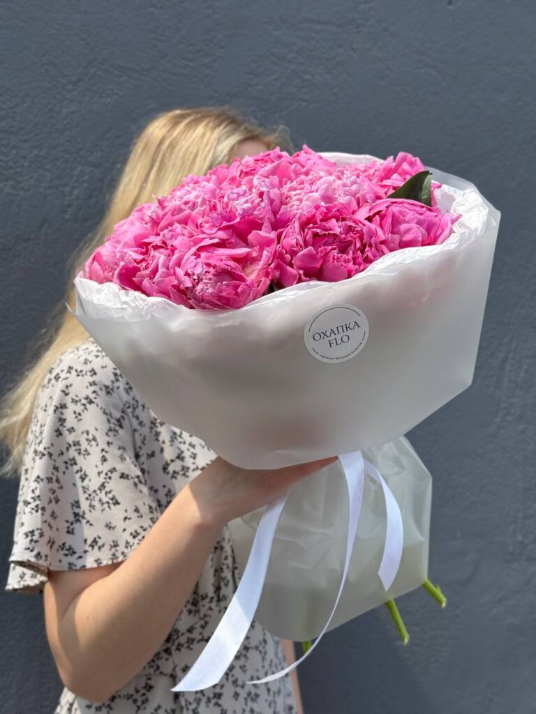 Букет из 15 розовых пионов "Жакорма"