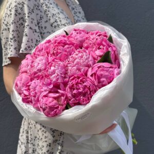 Букет из 15 розовых пионов "Жакорма"
