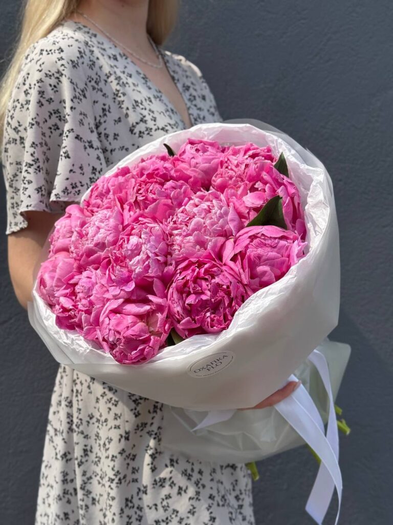 Букет из 15 розовых пионов "Жакорма"