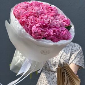 Букет из 15 розовых пионов "Жакорма"