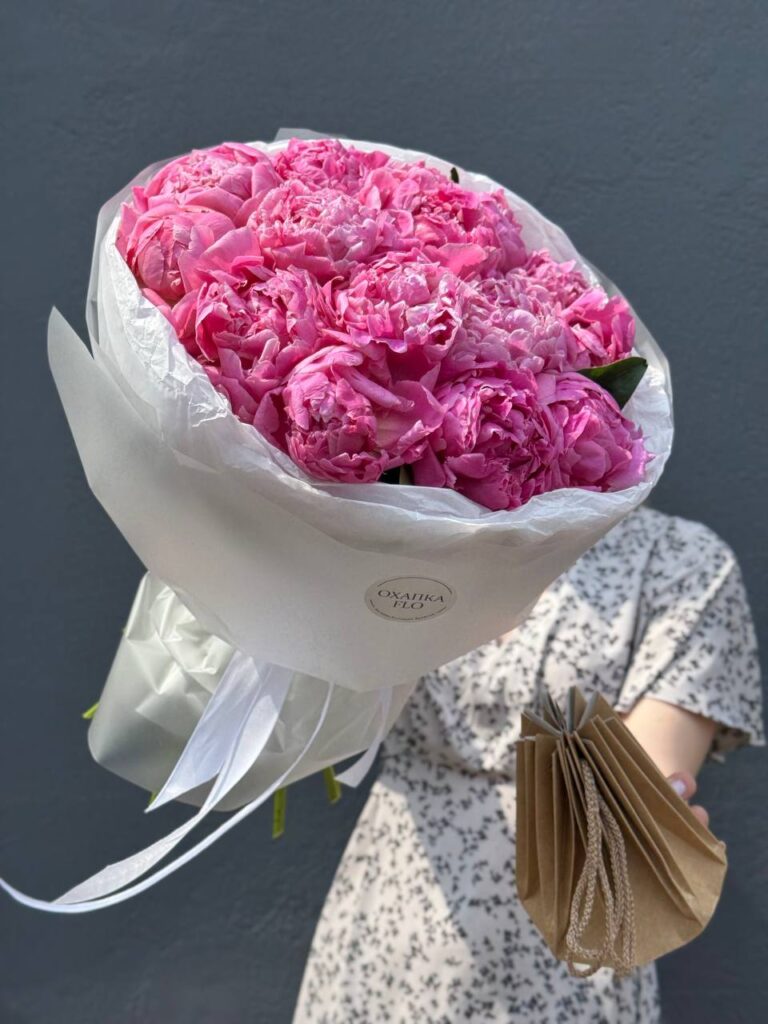 Букет из 15 розовых пионов "Жакорма"
