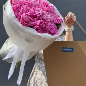 Букет из 15 розовых пионов "Жакорма"