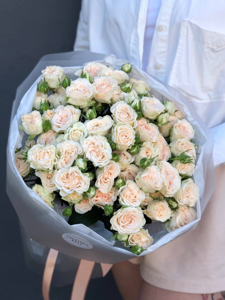 Букет кустовых роз