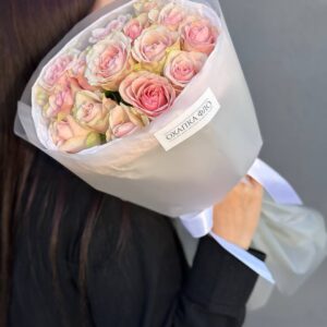 Букет из 15 нежно-розовых роз