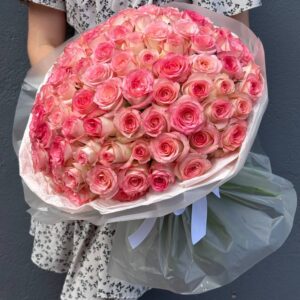 Букет из 101 розово-белой розы