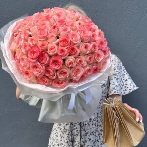 Букет из 101 розово-белой розы