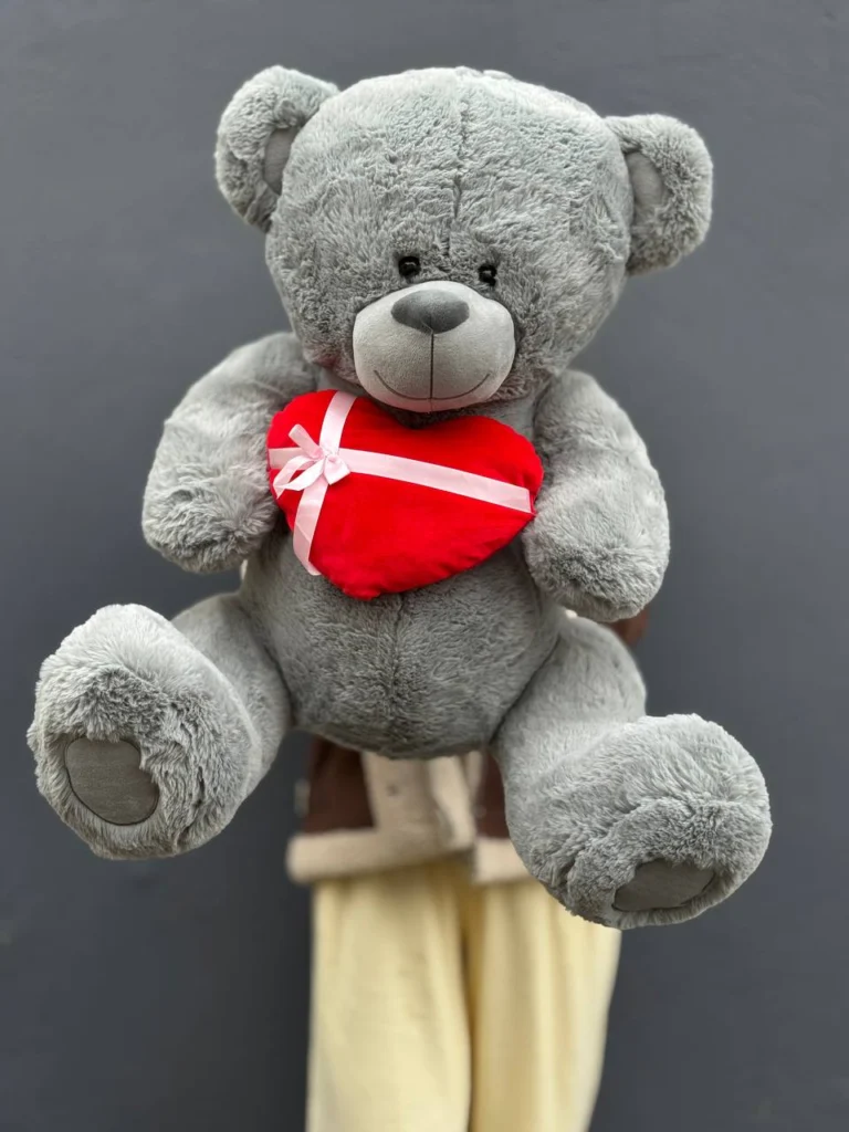 Мишка плюшевый серый с сердечком, 95 см