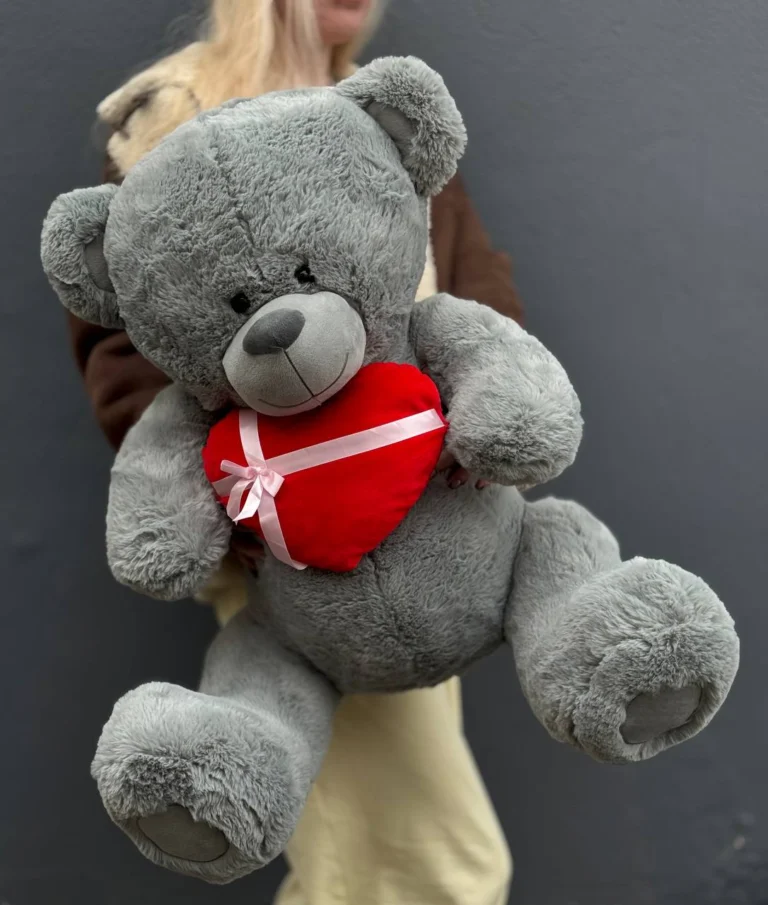 Мишка плюшевый серый с сердечком, 95 см