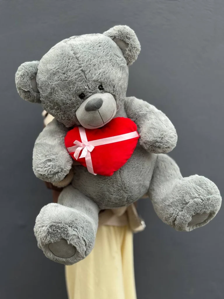 Мишка плюшевый серый с сердечком, 95 см