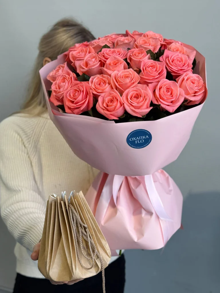 Букет коралловых роз, 25 шт. 50 см.