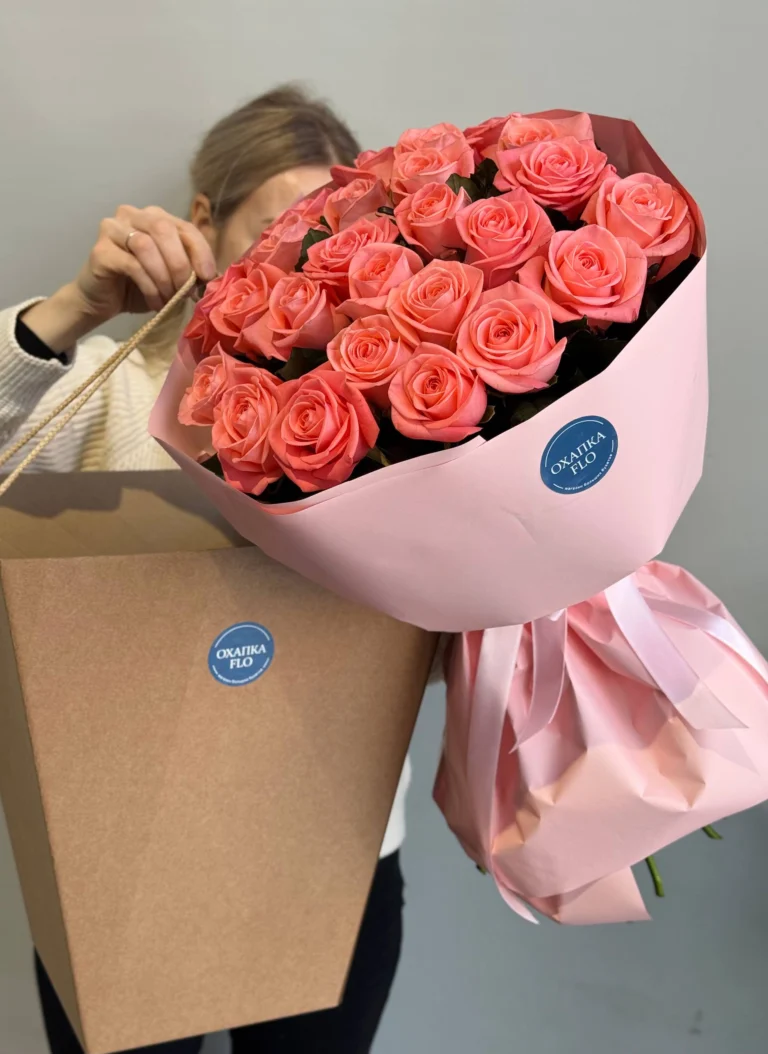 Букет коралловых роз, 25 шт. 50 см.