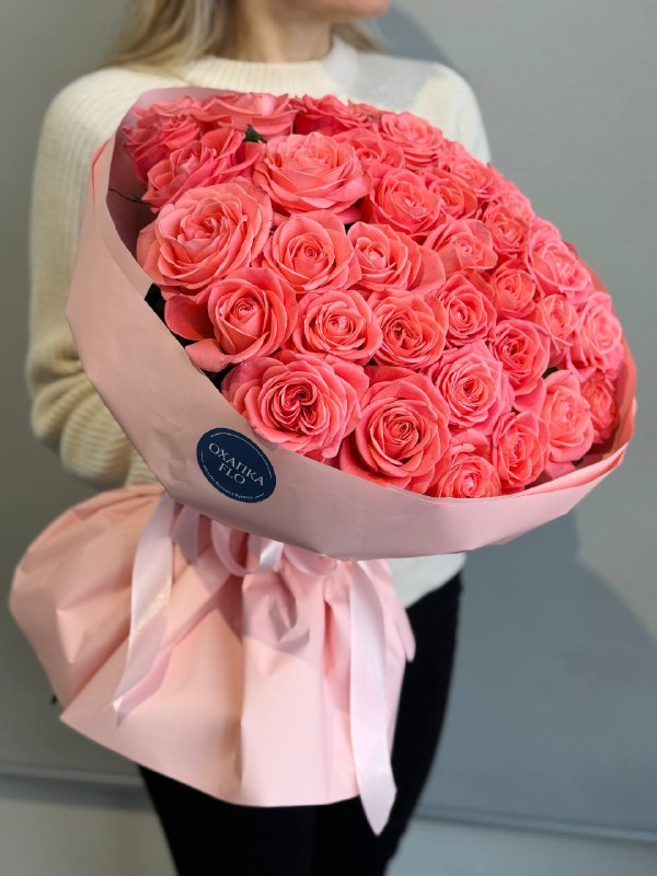 Букет коралловых роз, 51 шт. 50 см.