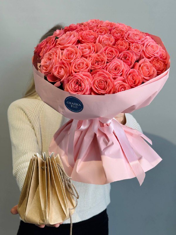Букет коралловых роз, 51 шт. 50 см.