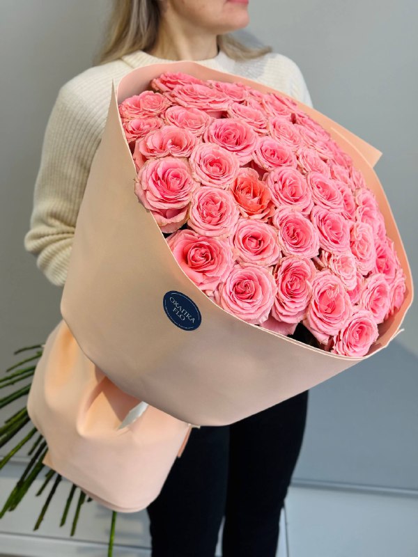 Букет коралловых роз, 51 шт. 80 см.