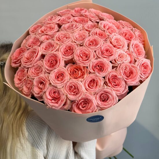 Букет коралловых роз, 51 шт. 80 см.