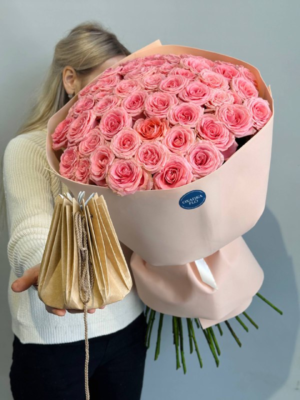 Букет коралловых роз, 51 шт. 80 см.