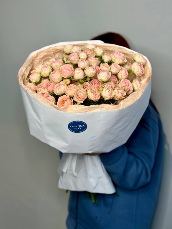 Букет роз нежно-розовых, кустовых 15 штук.