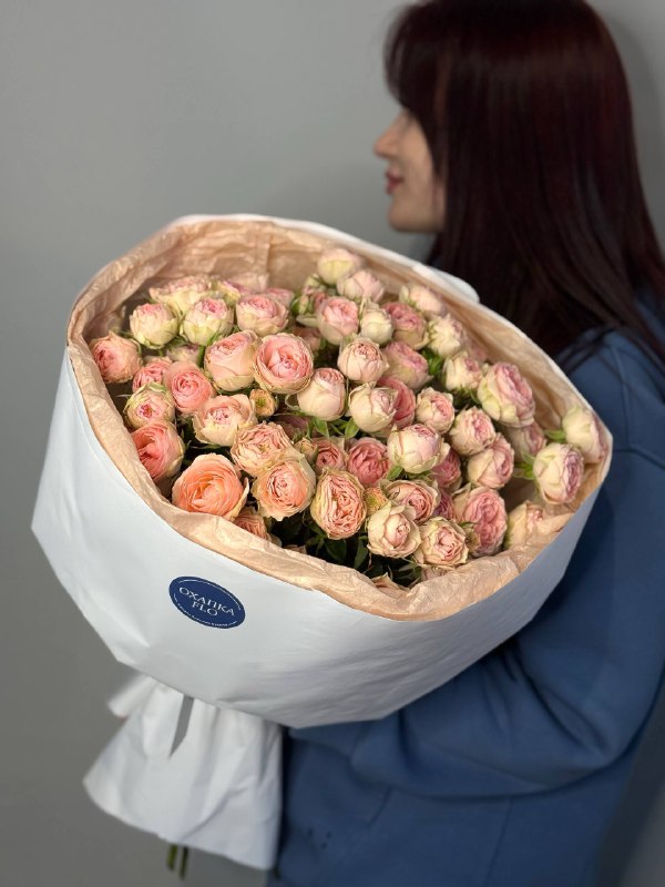 Букет роз нежно-розовых, кустовых 15 штук.