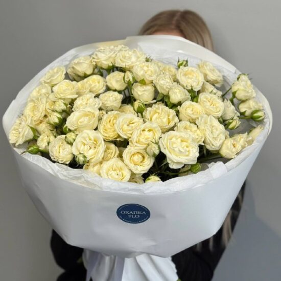 Букет роз белых, кустовых 15 штук.
