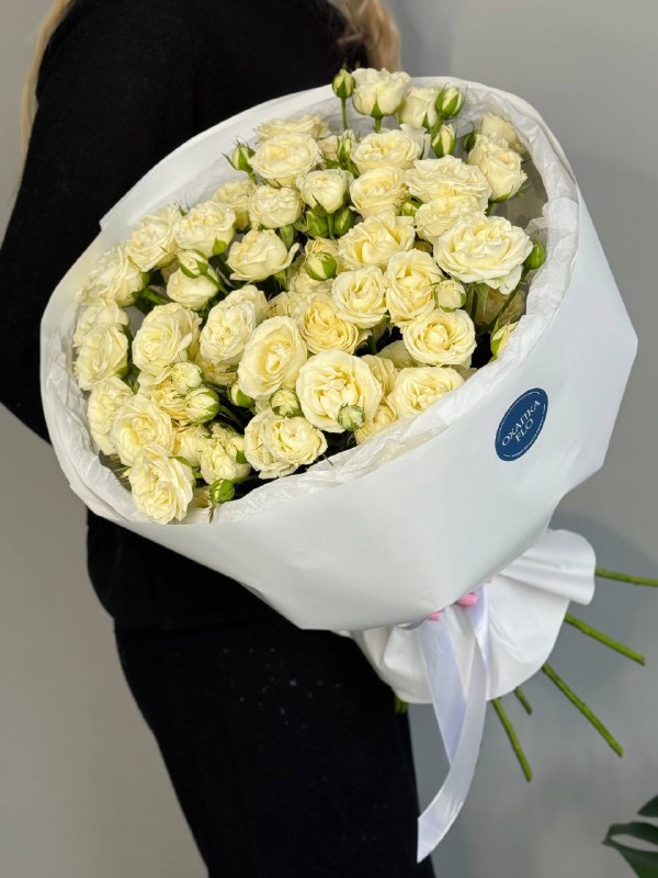 Букет роз белых, кустовых 15 штук.