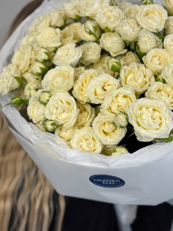 Букет роз белых, кустовых 15 штук.
