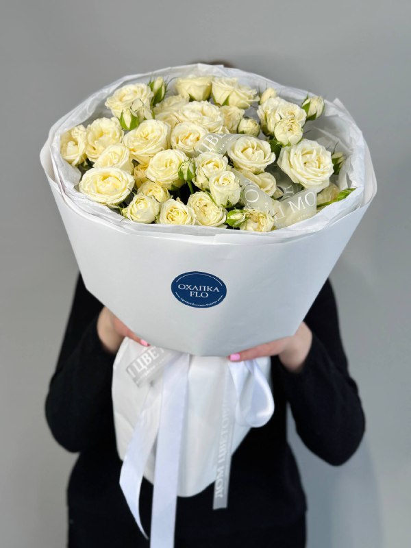 Букет кустовых роз пионовидных белых 7 штук