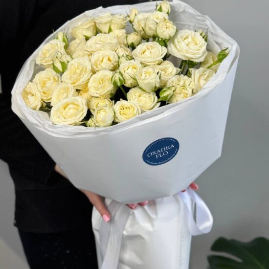 Букет кустовых роз пионовидных белых 7 штук