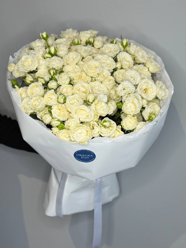 Букет роз белых кустовых 25 штук.