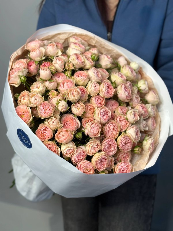 Букет роз нежно-розовых кустовых , 25 штук.