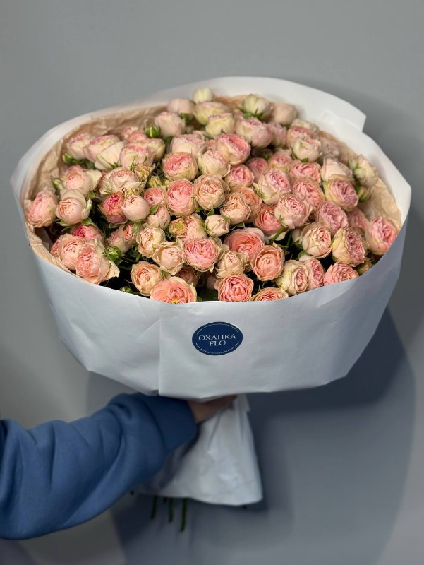 Букет роз нежно-розовых кустовых , 25 штук.