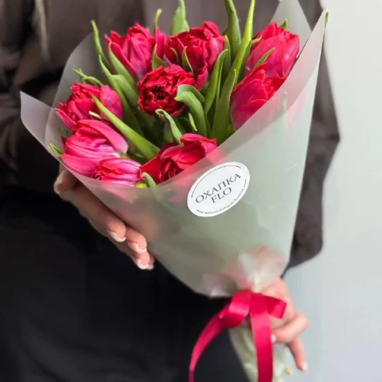 Букет тюльпанов малиновых пионовидных, 9шт