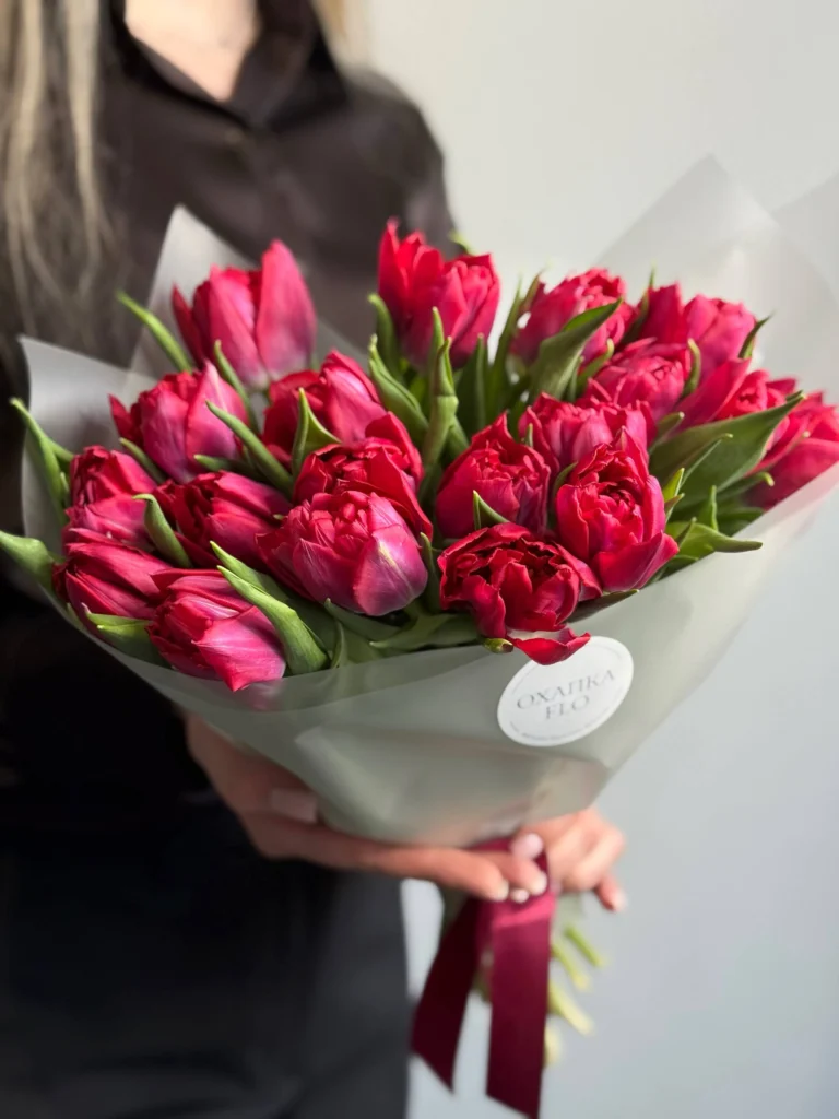 Букет тюльпанов малиновых пионовидных, 19шт