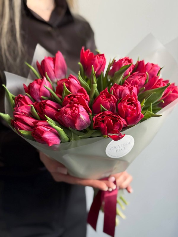 Букет тюльпанов малиновых пионовидных, 19шт
