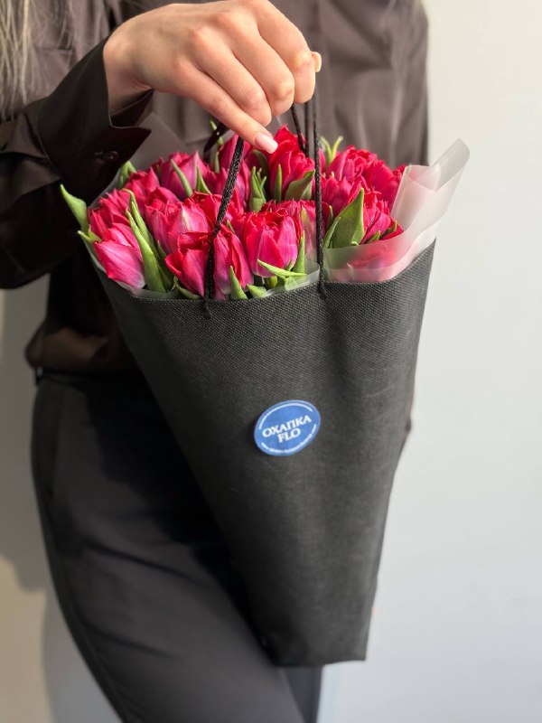 Букет тюльпанов малиновых пионовидных, 19шт