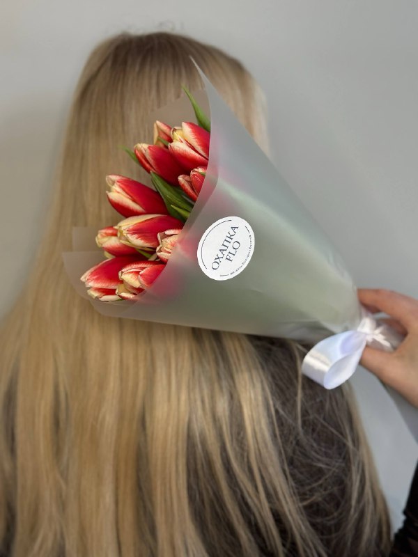 Букет тюльпанов красно-белых, 9шт