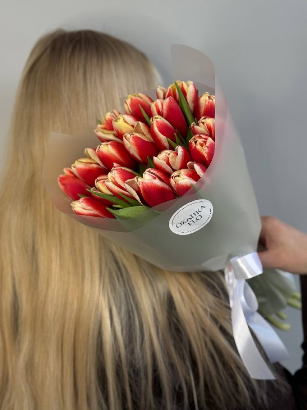 Букет тюльпанов красно-белых,19шт