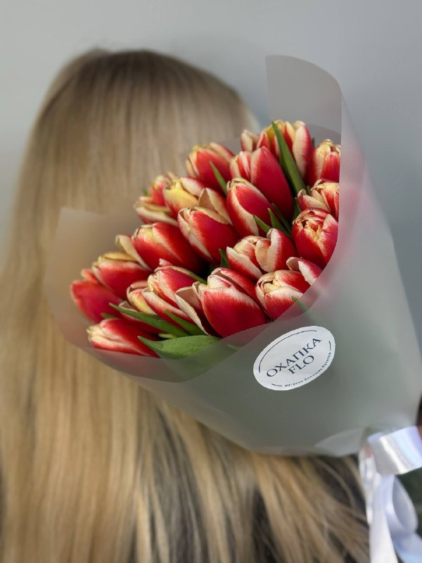 Букет тюльпанов красно-белых,19шт