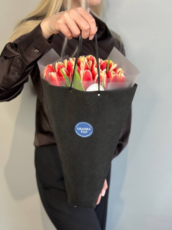 Букет тюльпанов красно-белых,19шт