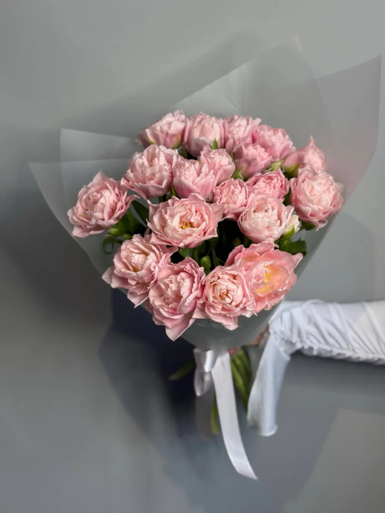 Букет тюльпанов нежно-розовых пионовидных, 19 шт