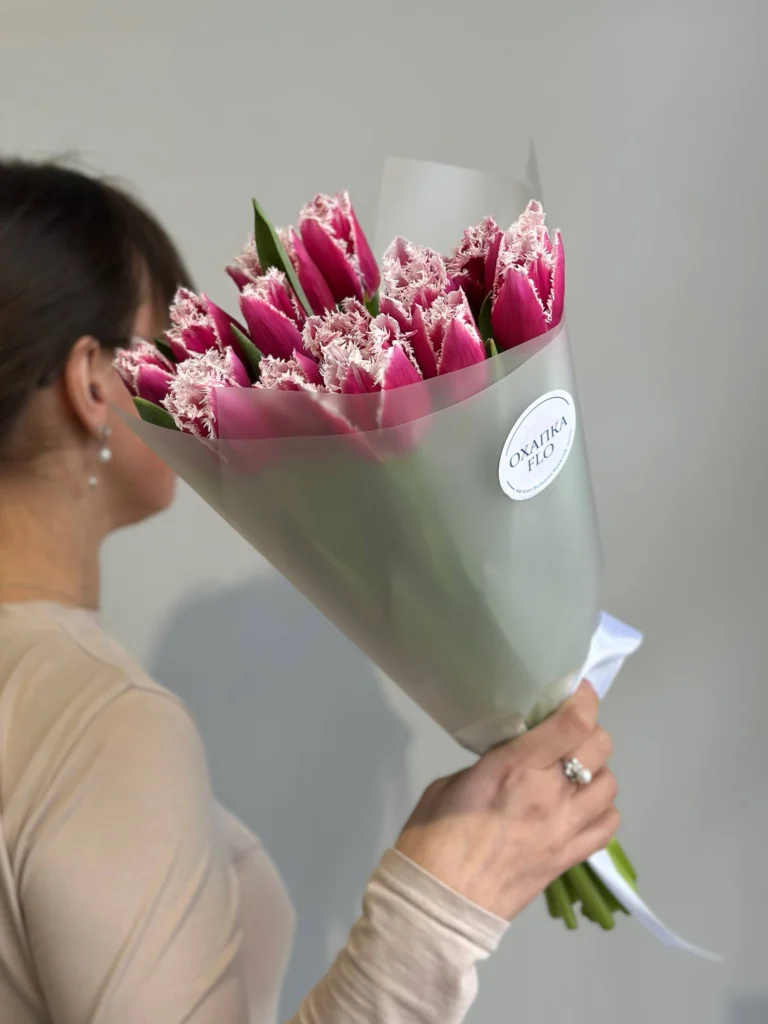 Букет малиновых тюльпанов бахромчатых, 15 шт