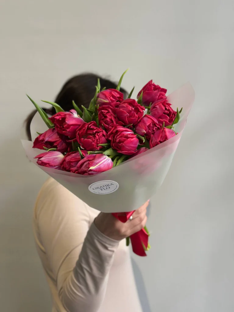 Букет малиновых тюльпанов пионовидных, 15 шт