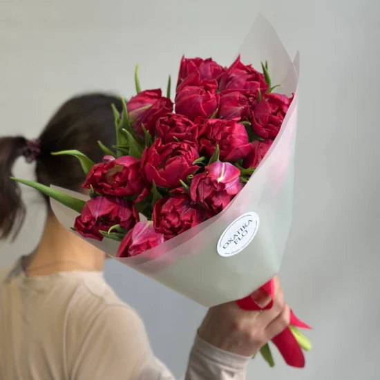 Букет малиновых тюльпанов пионовидных, 15 шт