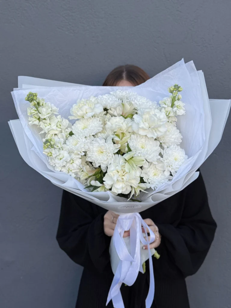 Авторский букет в белых тонах