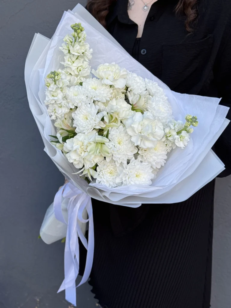 Авторский букет в белых тонах