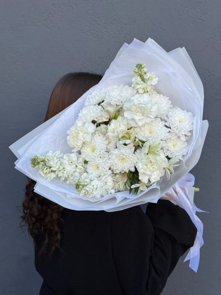 Авторский букет в белых тонах