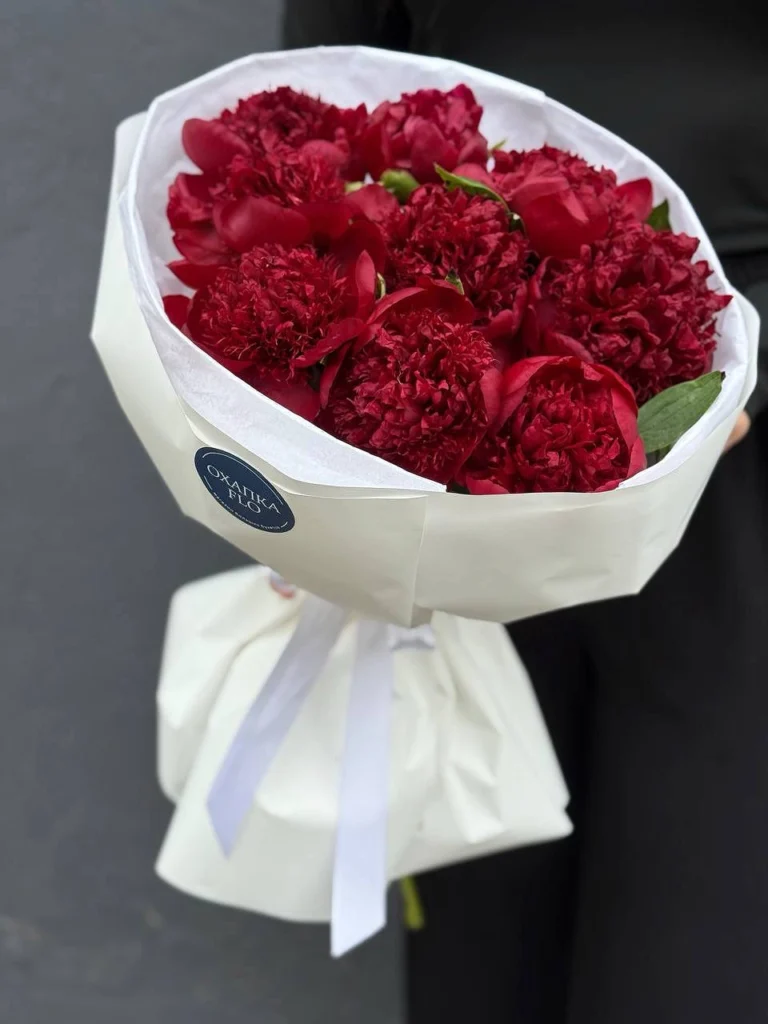 Букет красных пионов 9 штук. Купить
