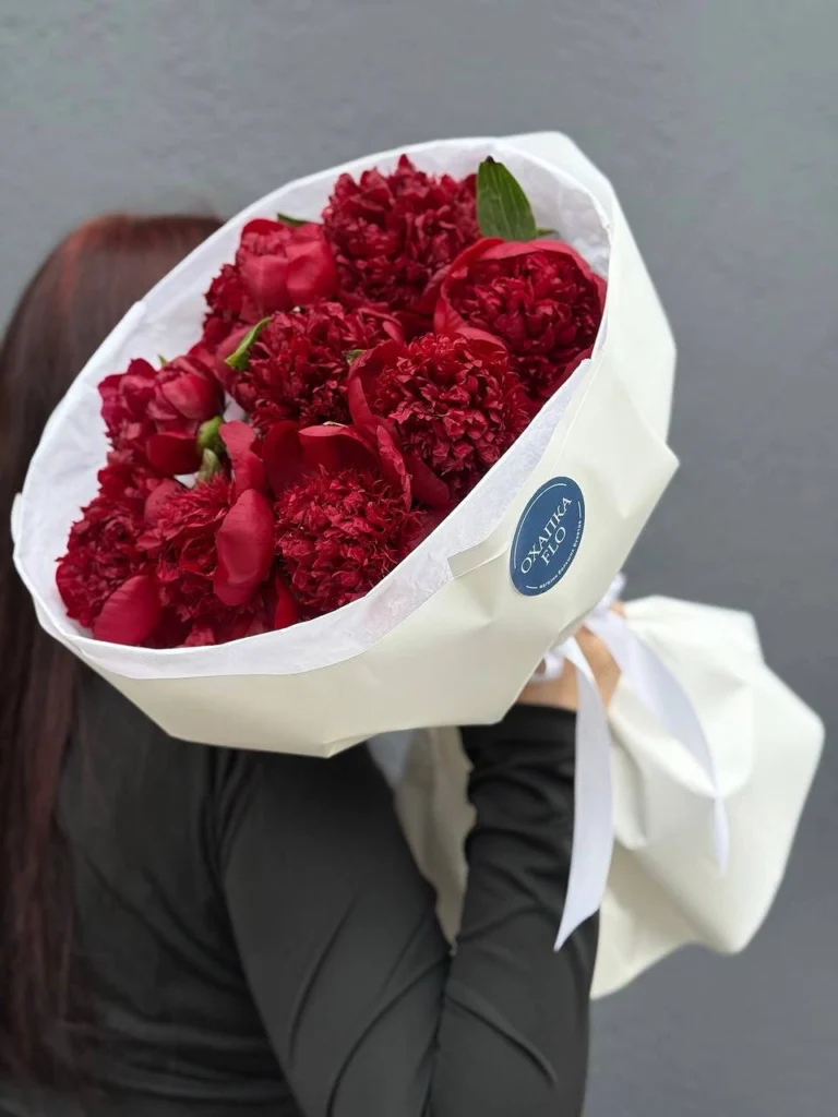 Букет красных пионов 9 штук. Купить