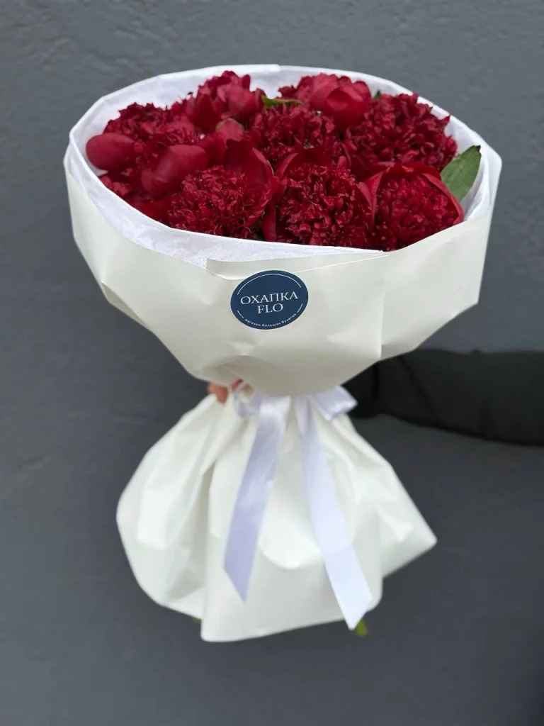 Букет красных пионов 9 штук. Купить
